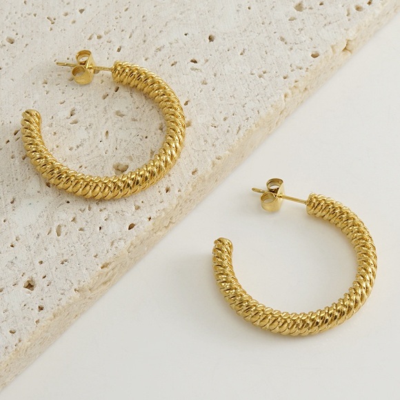 NEW💎18K Gold Plated Braided Hoop Earrings* - Picture 4 of 7